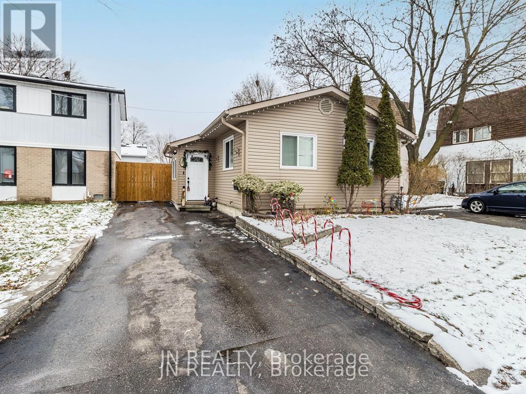 23 HAZELGLEN COURT, Brampton, Ontario