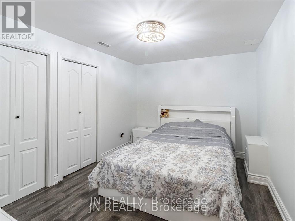 23 Hazelglen Court, Brampton, Ontario  L6S 1N7 - Photo 21 - W12674238