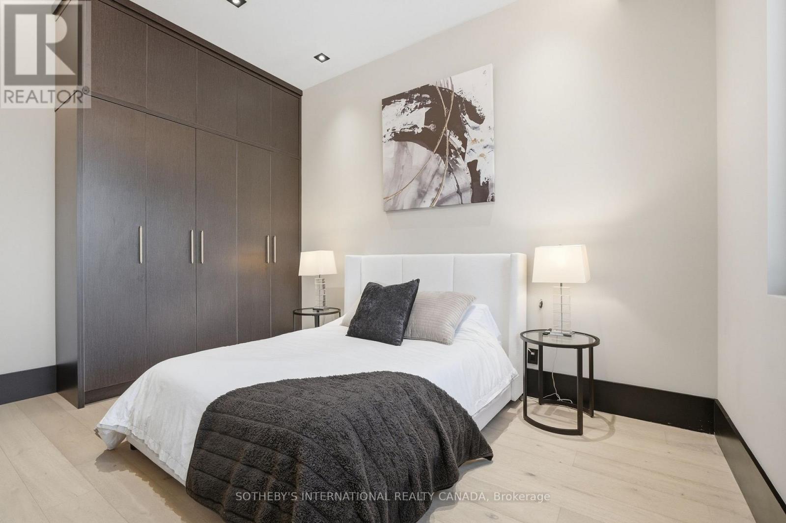 62 Edenvale Crescent, Toronto, Ontario  M9A 4A6 - Photo 22 - W12656418