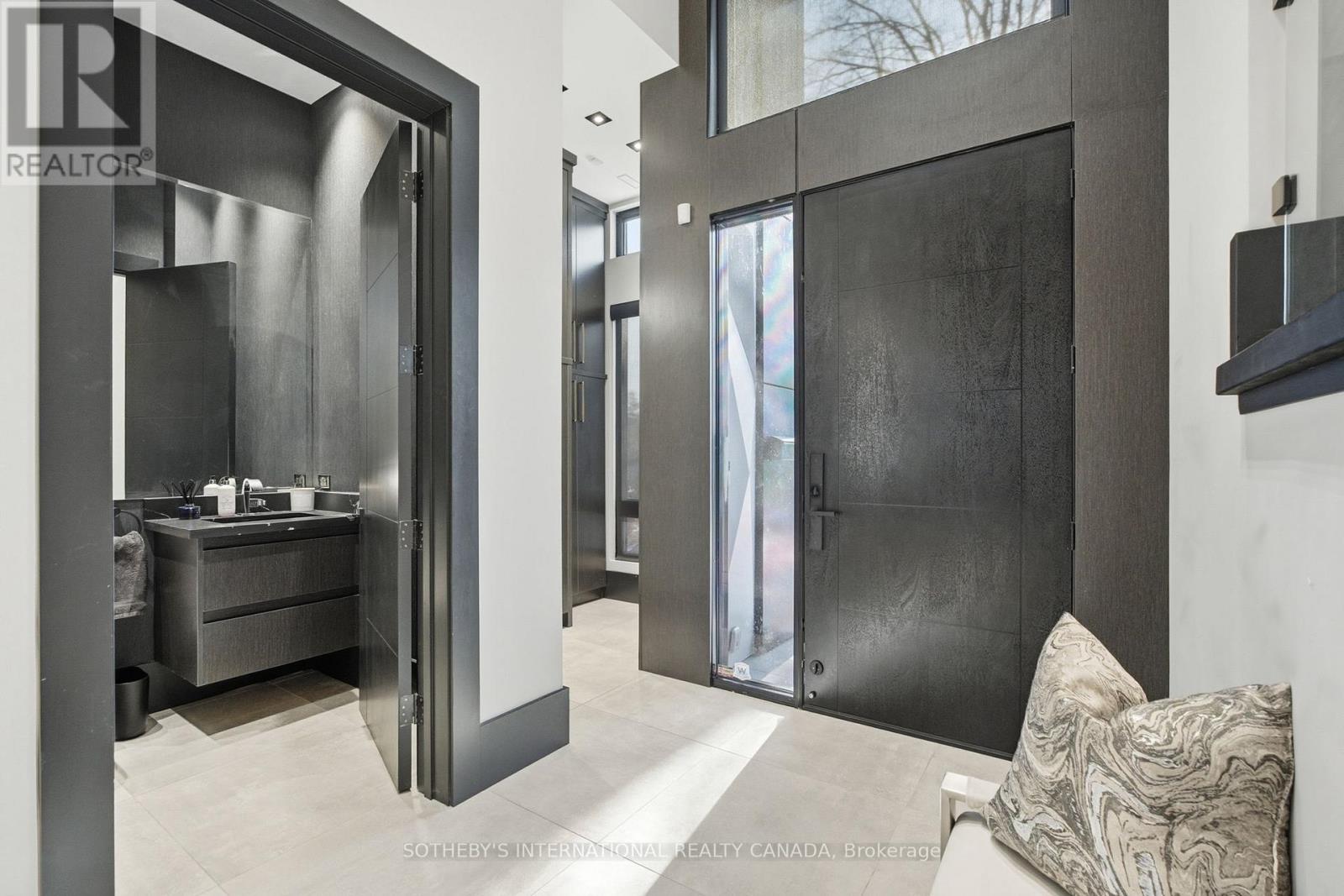 62 Edenvale Crescent, Toronto, Ontario  M9A 4A6 - Photo 3 - W12656418