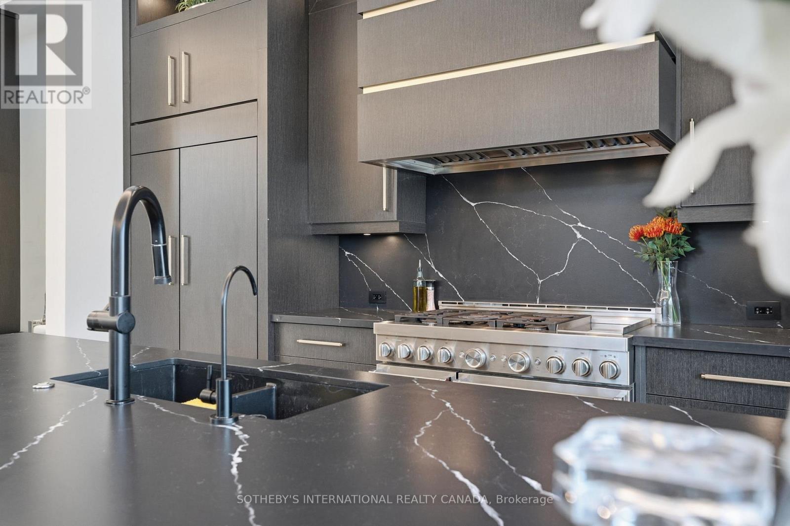 62 Edenvale Crescent, Toronto, Ontario  M9A 4A6 - Photo 14 - W12656418