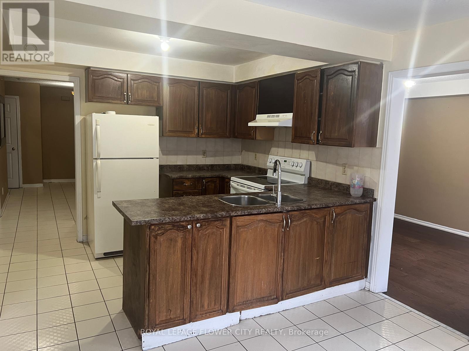 5364 Champlain Trail, Mississauga, Ontario  L5R 2Y4 - Photo 8 - W12561018