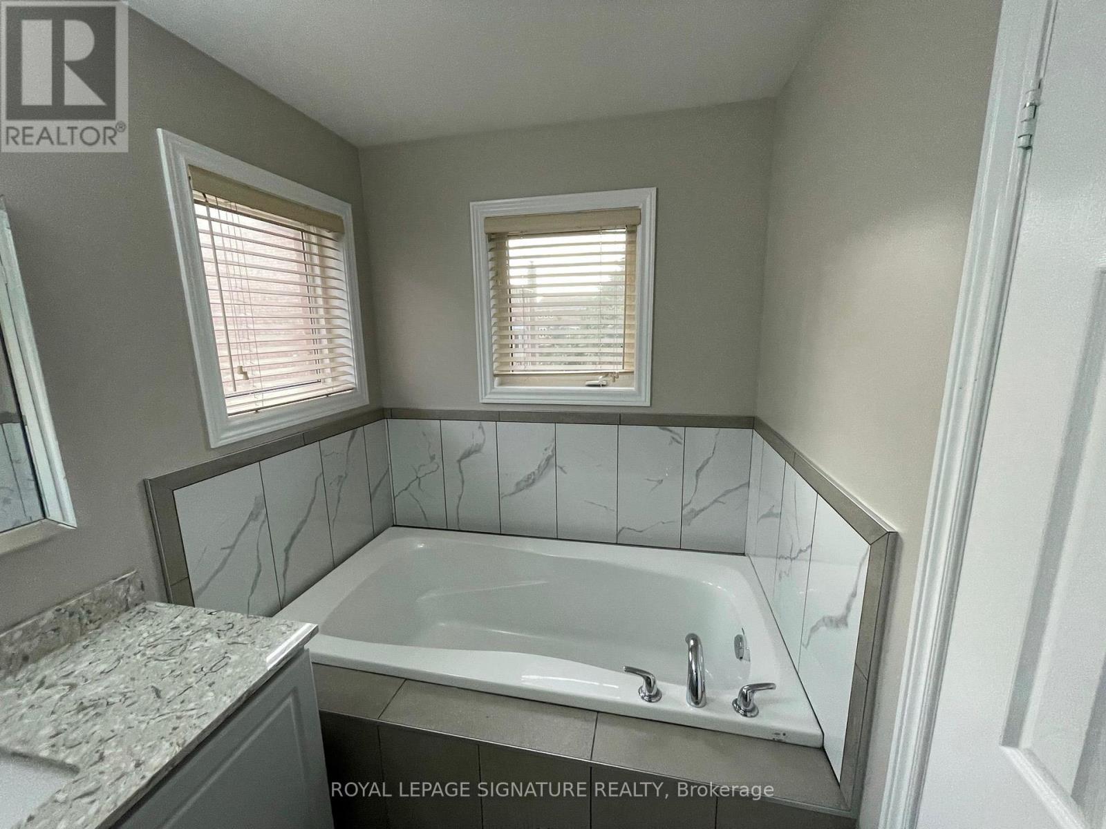 134 Breton Avenue, Mississauga, Ontario  L4Z 4K5 - Photo 19 - W12671592