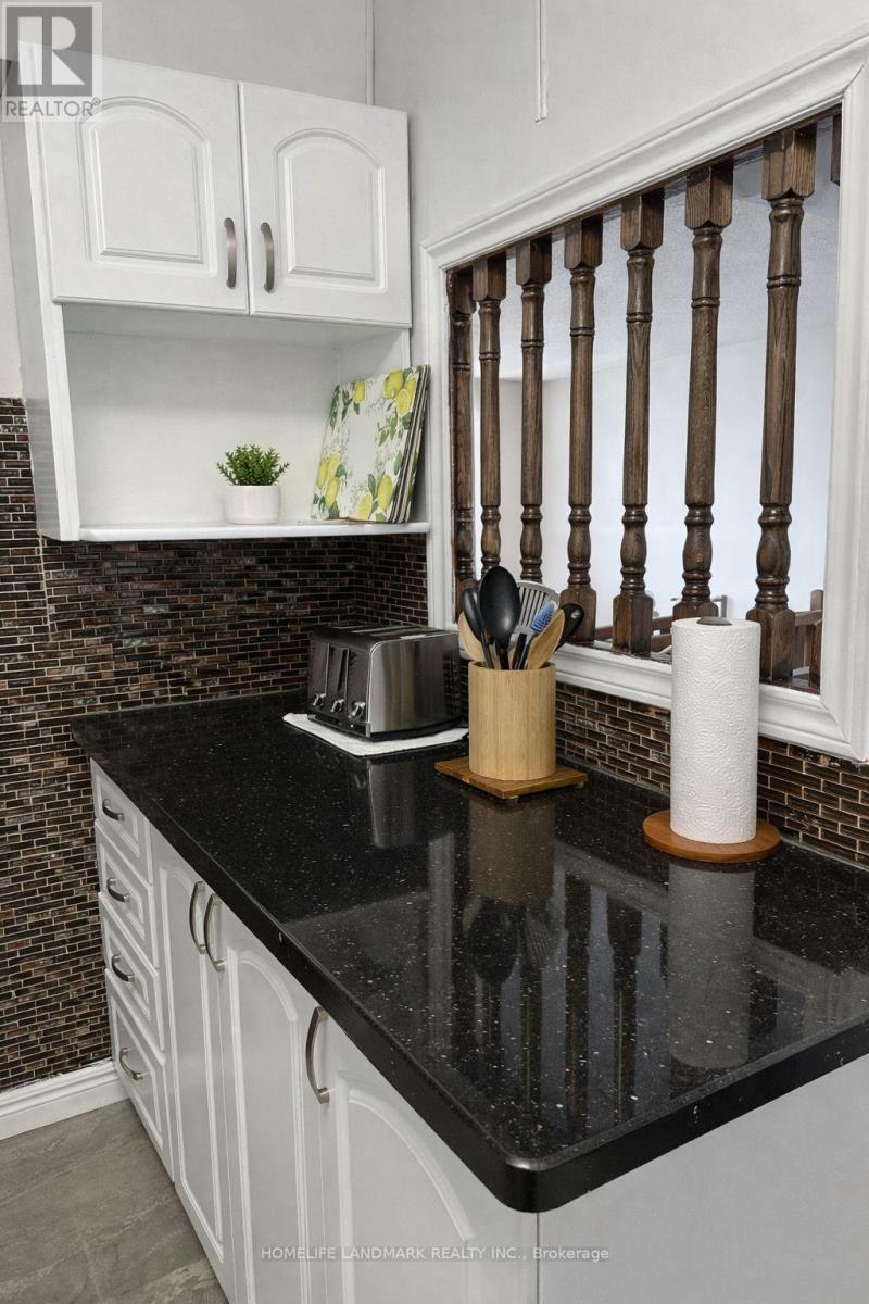 809 - 1360 York Mills Road S, Toronto, Ontario  M3A 2A2 - Photo 3 - C12674386