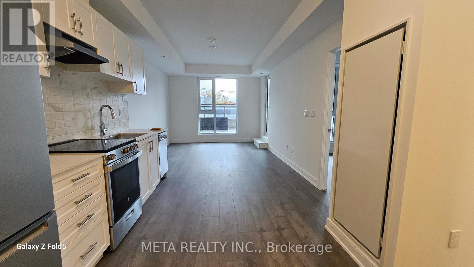 B406 - 715 Davis Drive, Newmarket, Ontario  L3Y 0J2 - Photo 2 - N12674352