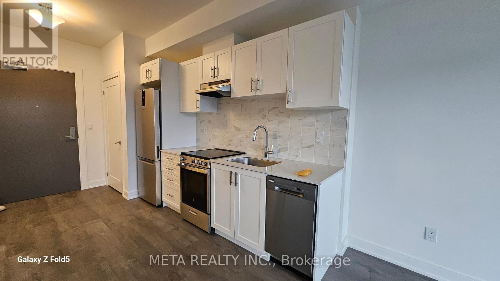 B406 - 715 Davis Drive, Newmarket, Ontario  L3Y 0J2 - Photo 3 - N12674352