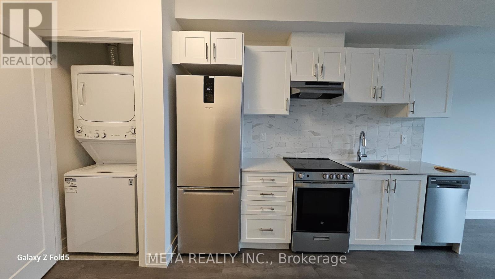 B406 - 715 Davis Drive, Newmarket, Ontario  L3Y 0J2 - Photo 4 - N12674352