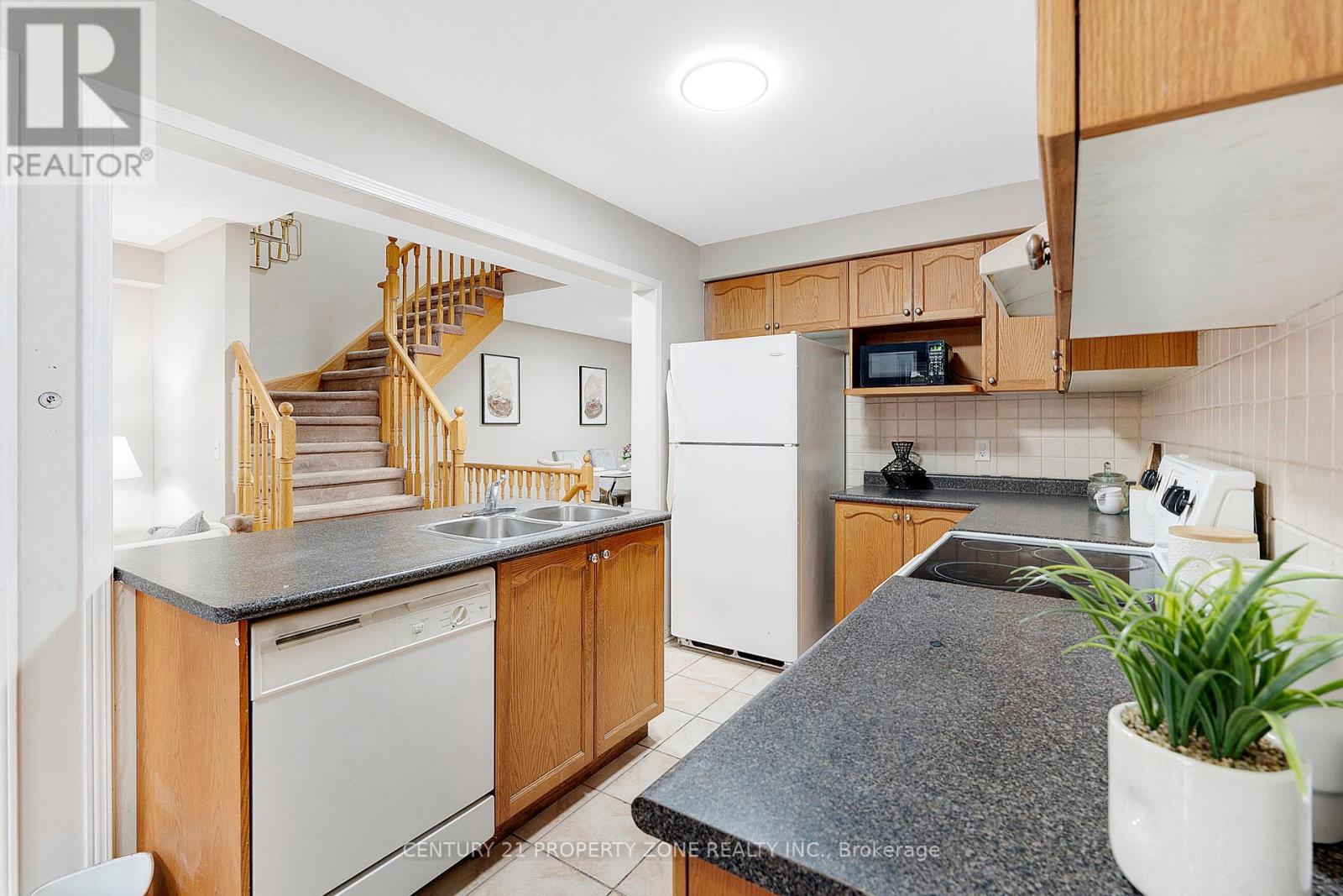 42 Mossgrove Crescent, Brampton (Northwest Sandalwood Parkway), Ontario  L7A 3E6 - Photo 14 - W12674322