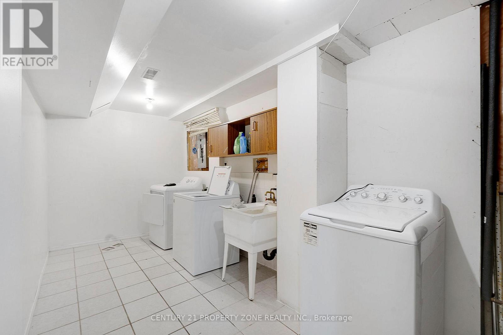 42 Mossgrove Crescent, Brampton (Northwest Sandalwood Parkway), Ontario  L7A 3E6 - Photo 36 - W12674322