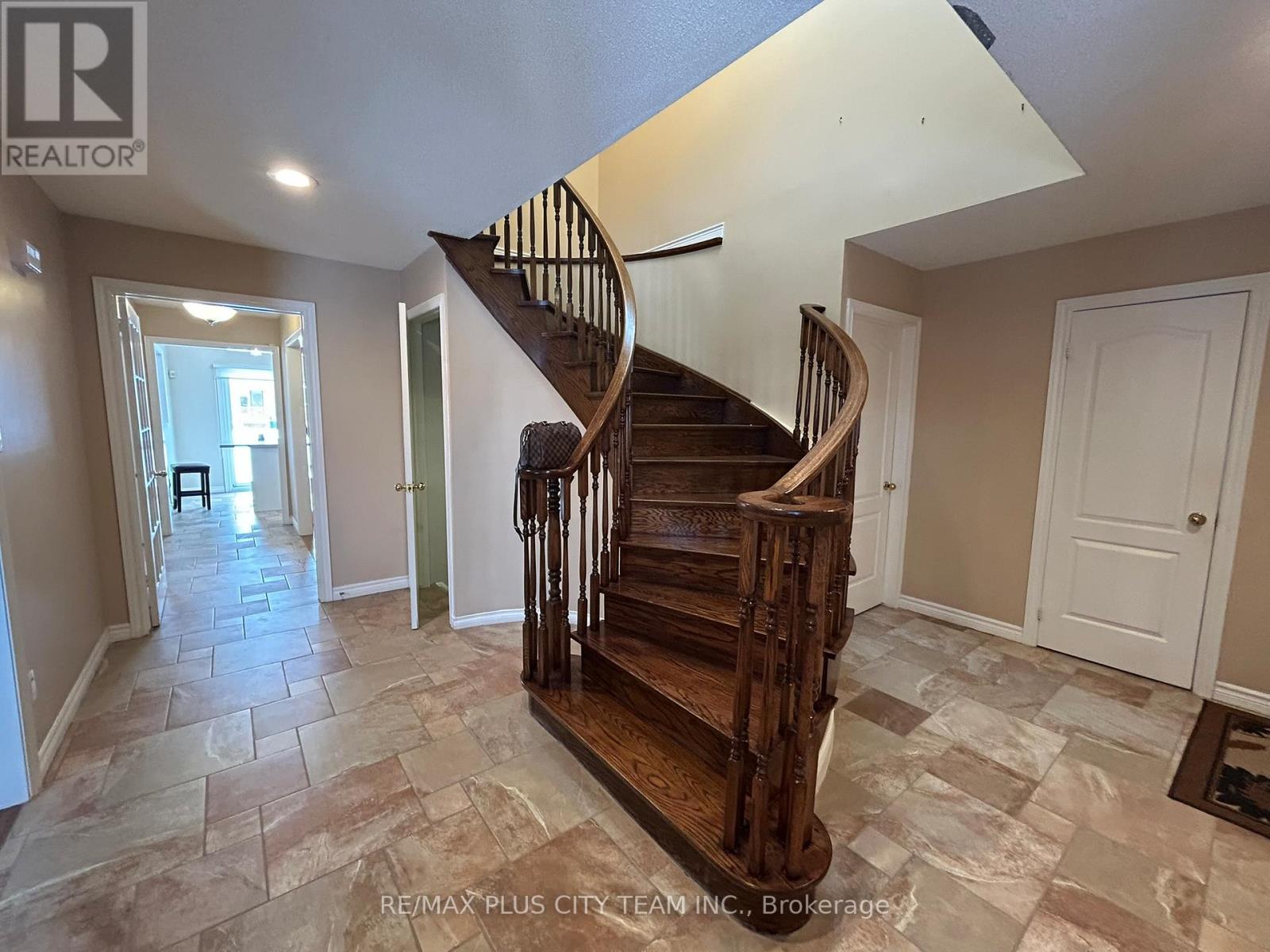 506 Dicenzo Drive, Hamilton, Ontario  L9B 2C4 - Photo 12 - X12674298