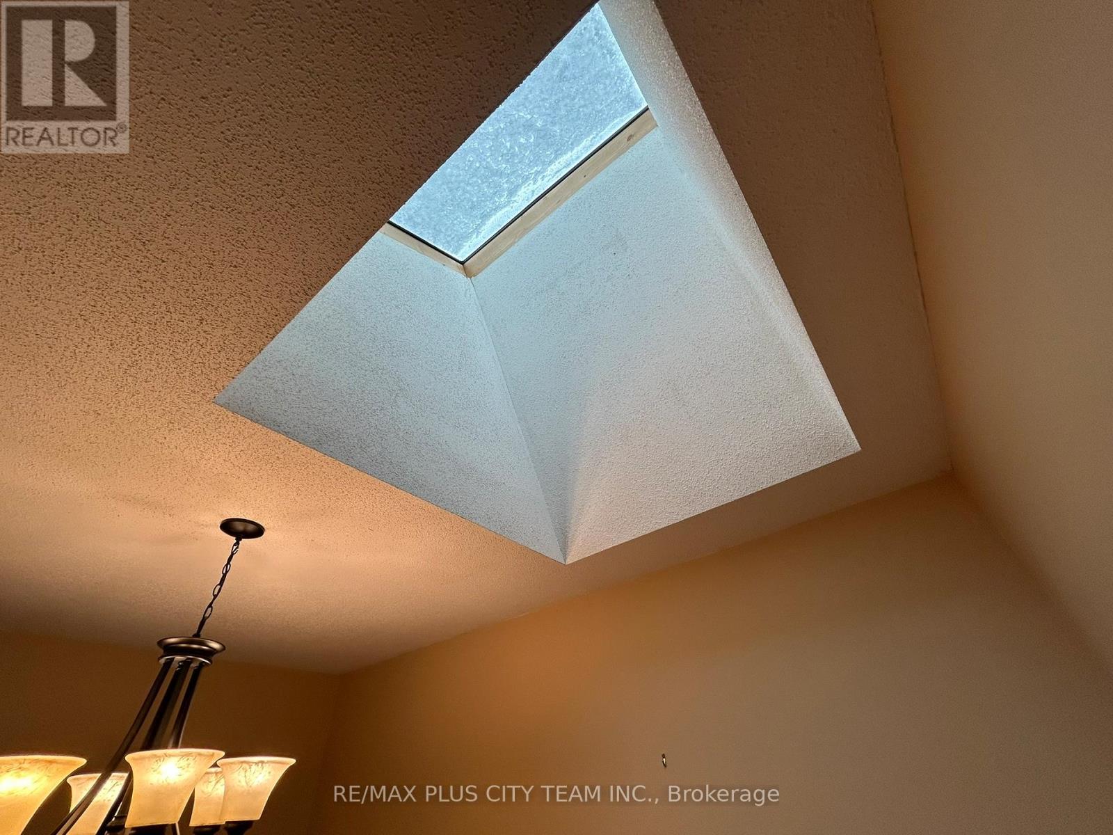 506 Dicenzo Drive, Hamilton, Ontario  L9B 2C4 - Photo 18 - X12674298