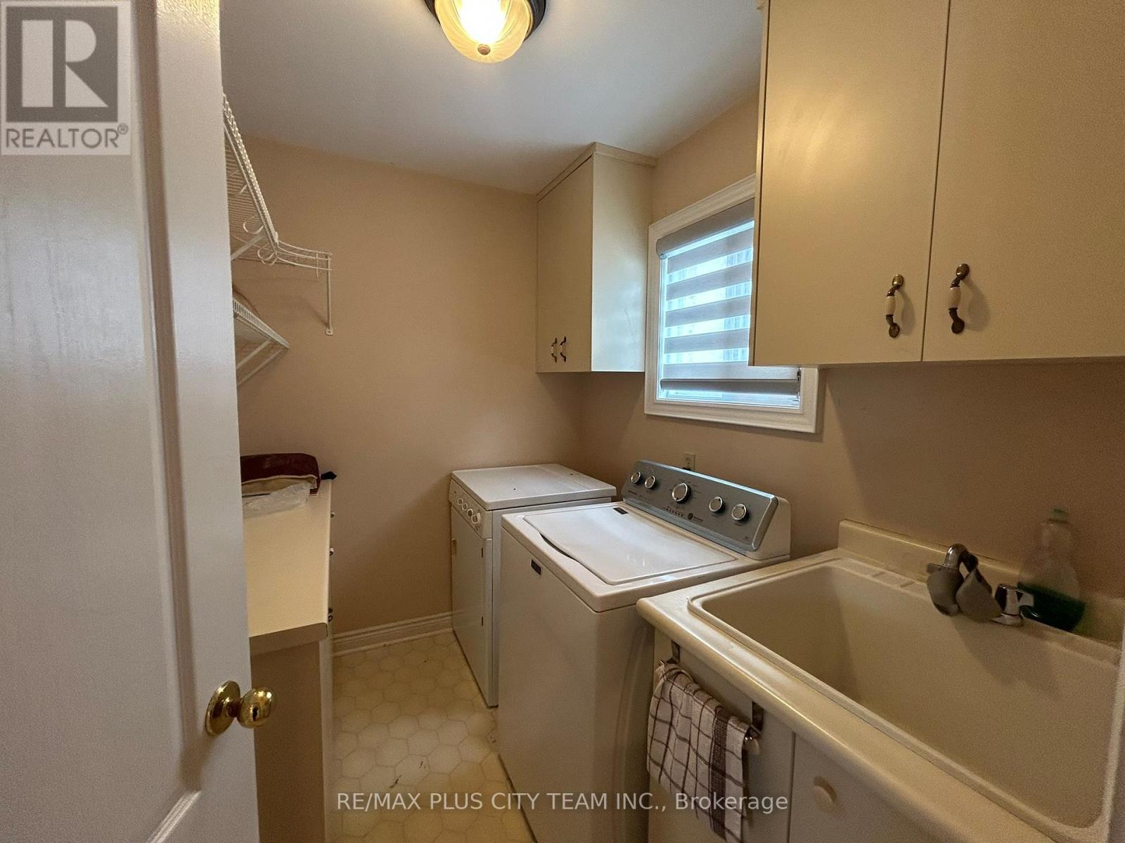 506 Dicenzo Drive, Hamilton, Ontario  L9B 2C4 - Photo 36 - X12674298