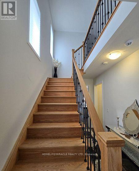 296 Okanagan Path, Oshawa, Ontario  L1H 0A7 - Photo 5 - E12671246