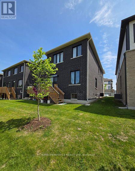 296 Okanagan Path, Oshawa, Ontario  L1H 0A7 - Photo 4 - E12671246