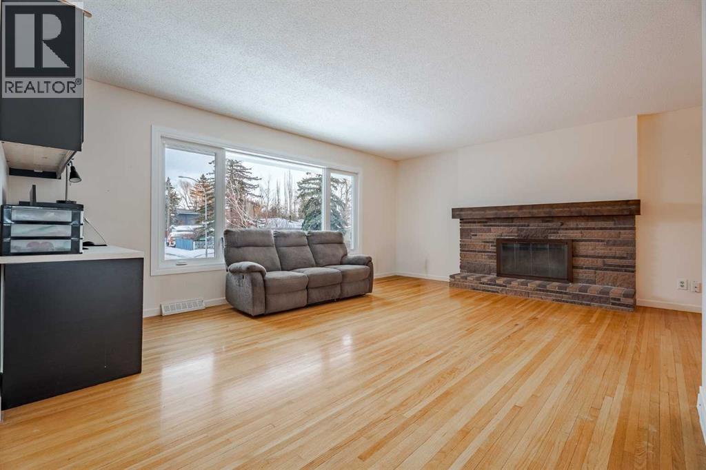 3335 Boulton Road Nw, Calgary, Alberta  T2L 1M2 - Photo 3 - A2277365