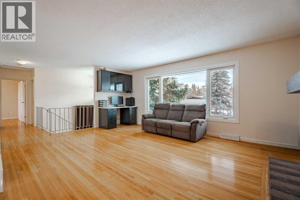 3335 Boulton Road Nw, Calgary, Alberta  T2L 1M2 - Photo 4 - A2277365