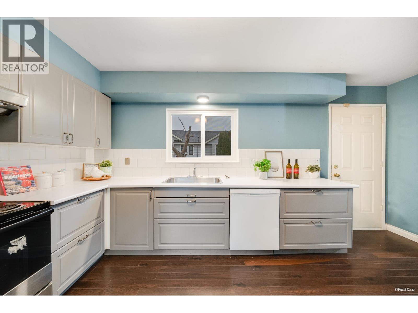 3728 Inverness Street, Port Coquitlam, British Columbia  V3B 3B6 - Photo 8 - R3077176