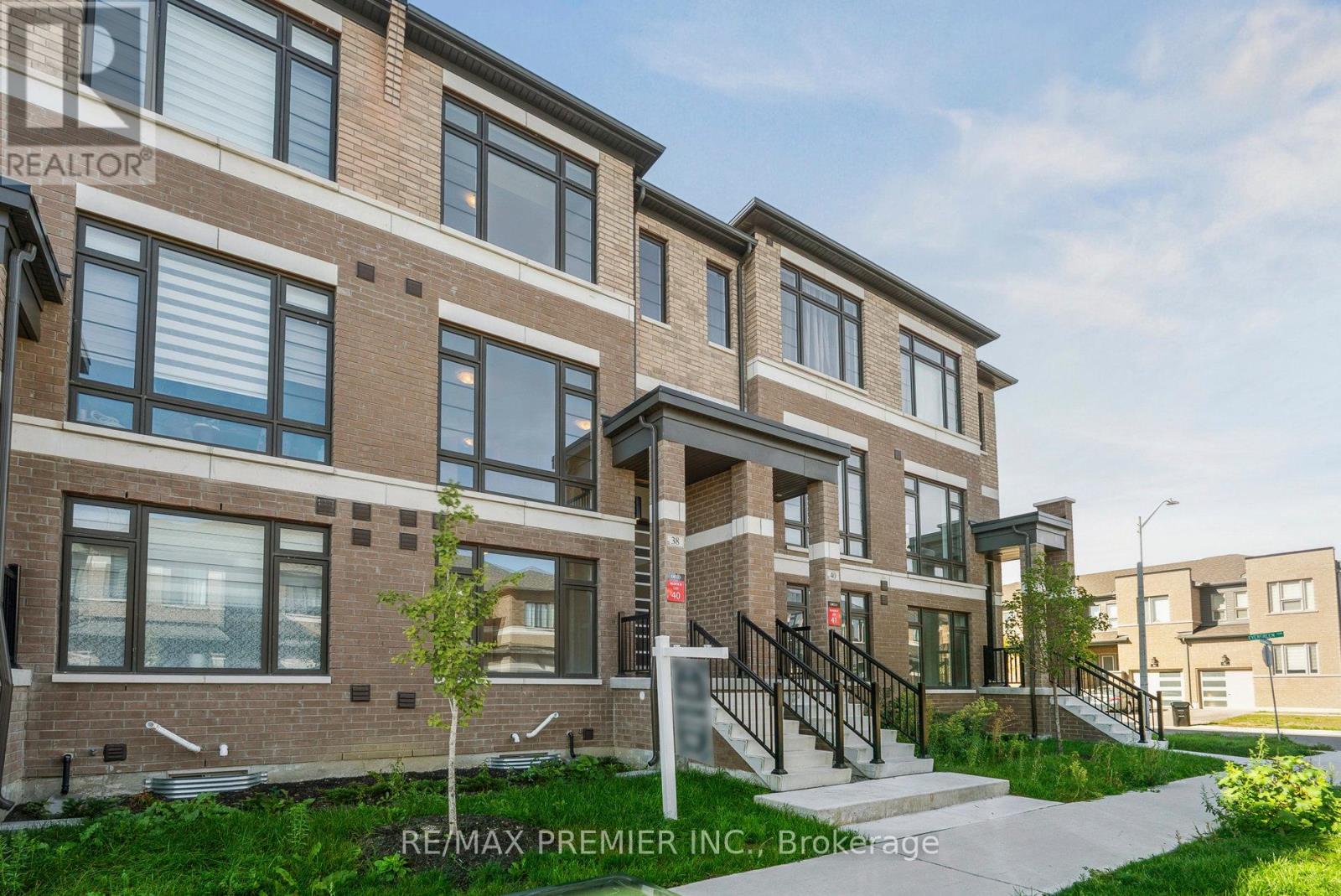 38 Cherry Hill Lane, Barrie, Ontario  L4N 6K7 - Photo 3 - S12674288