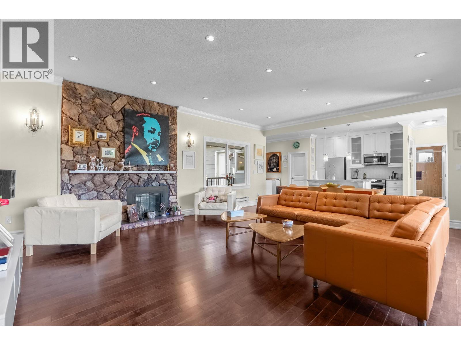 324 E 24th Street, North Vancouver, British Columbia V7L 3E8 - Photo 10 - R3077198