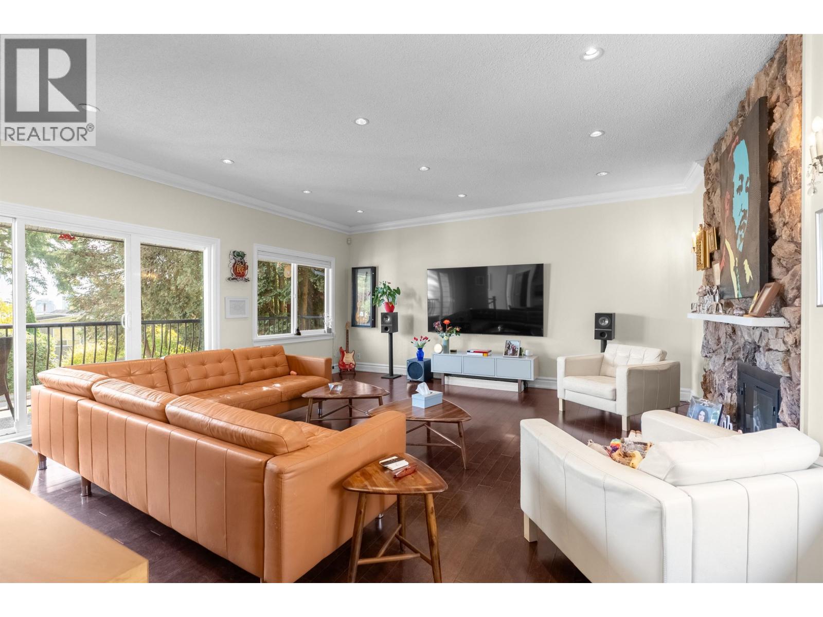 324 E 24th Street, North Vancouver, British Columbia V7L 3E8 - Photo 11 - R3077198