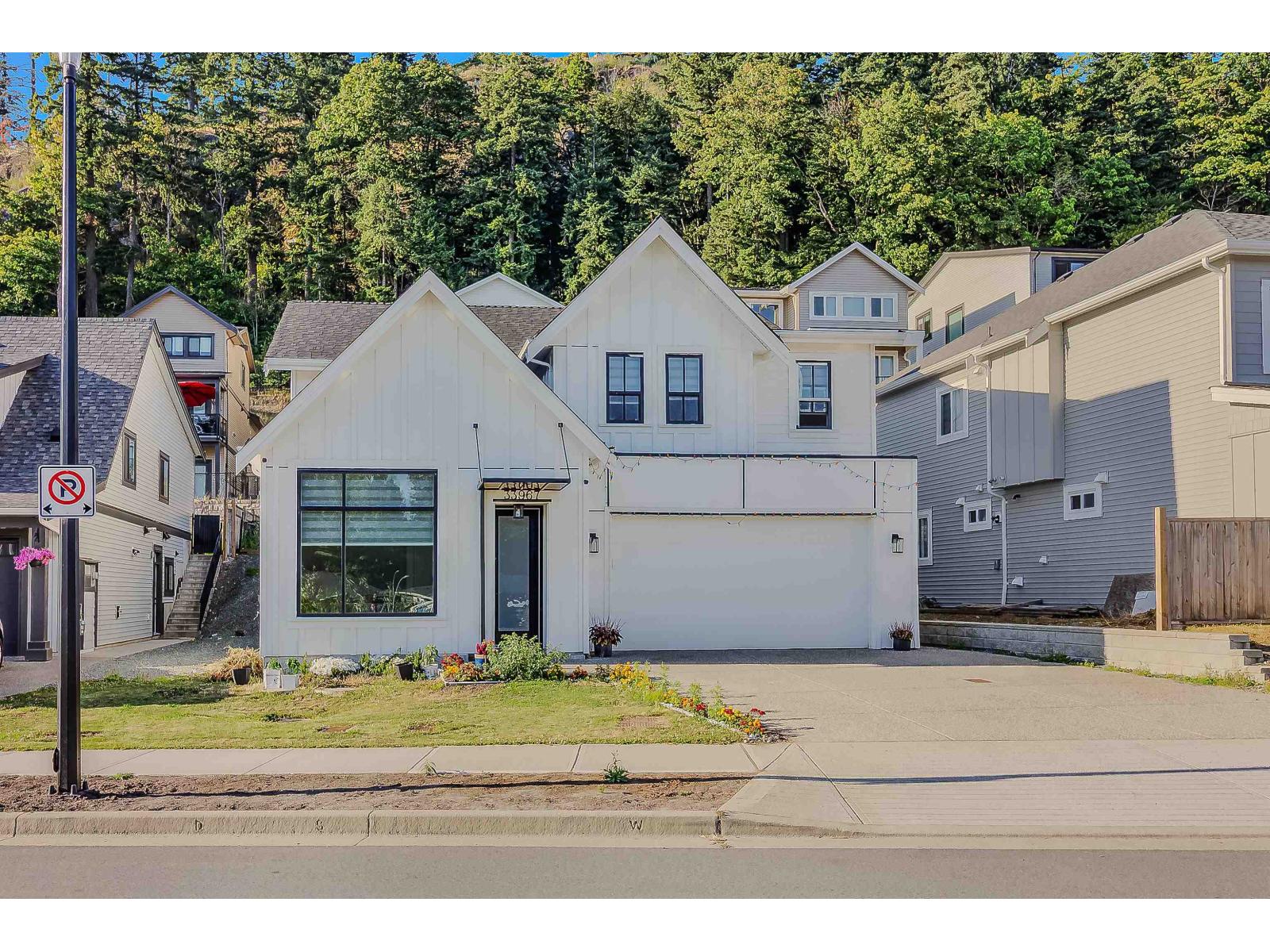 33967 Barker Court, Mission, British Columbia  V2V 6B2 - Photo 2 - R3077245