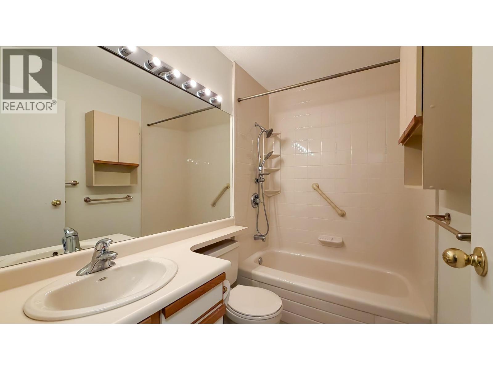 Listing Picture 15 of 22 : 304 7300 MOFFATT ROAD, Richmond / 烈治文 - 魯藝地產 Yvonne Lu Group - MLS Medallion Club Member