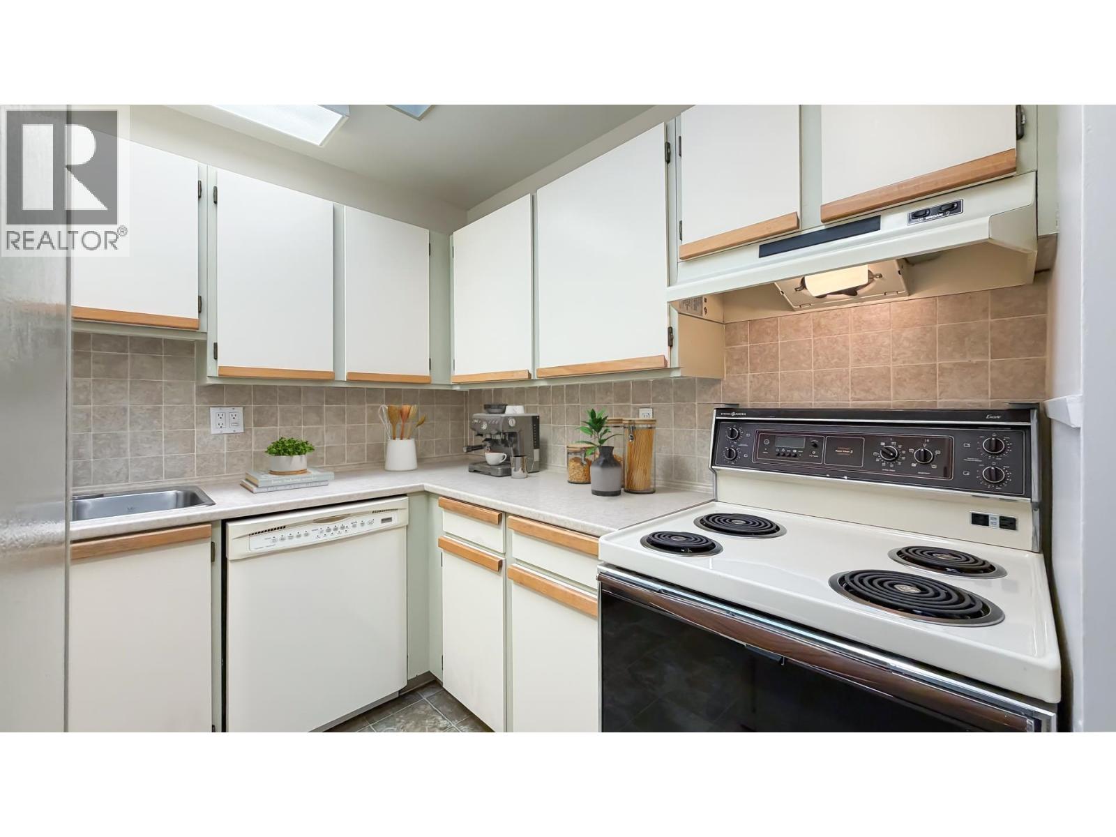 Listing Picture 8 of 22 : 304 7300 MOFFATT ROAD, Richmond / 烈治文 - 魯藝地產 Yvonne Lu Group - MLS Medallion Club Member