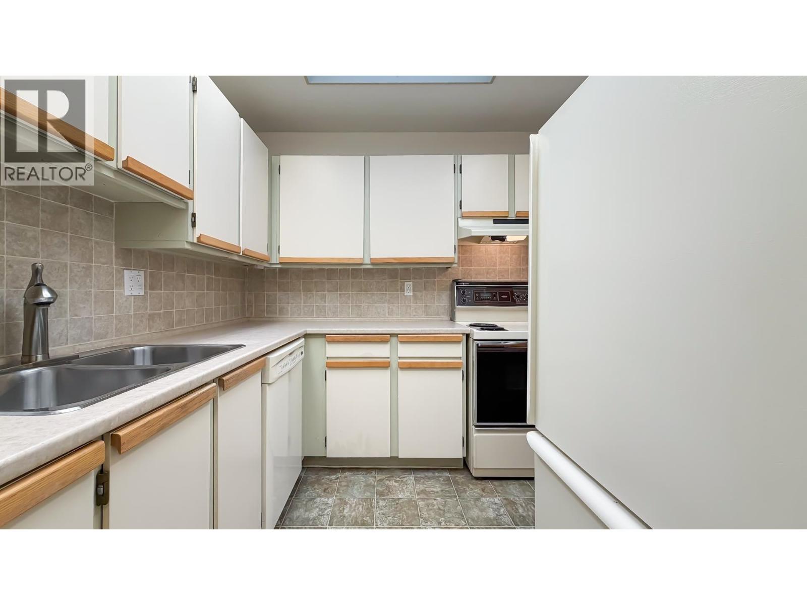 Listing Picture 7 of 22 : 304 7300 MOFFATT ROAD, Richmond / 烈治文 - 魯藝地產 Yvonne Lu Group - MLS Medallion Club Member