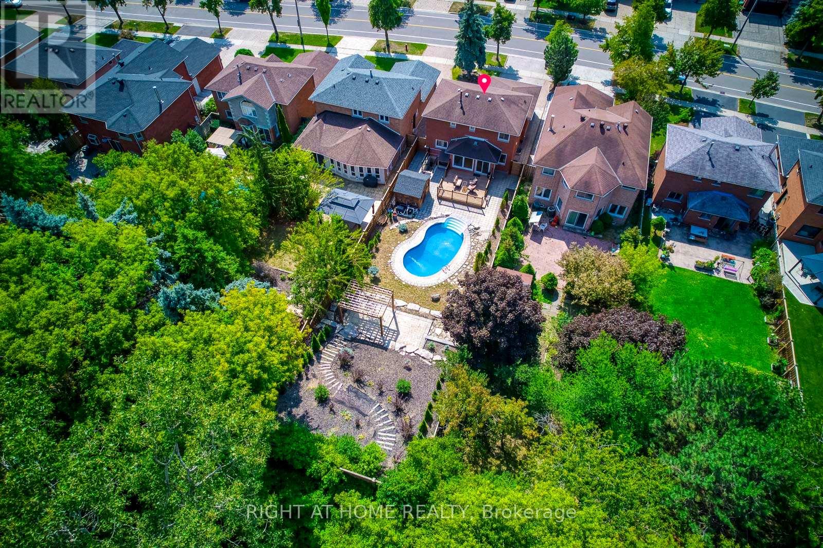 4230 Credit Pointe Drive, Mississauga, Ontario  L5M 3K2 - Photo 3 - W12674406