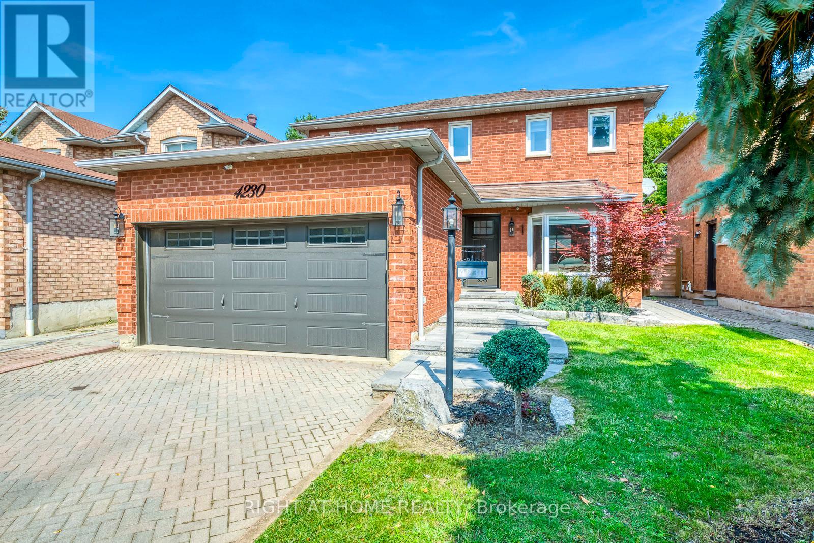 4230 Credit Pointe Drive, Mississauga, Ontario  L5M 3K2 - Photo 5 - W12674406