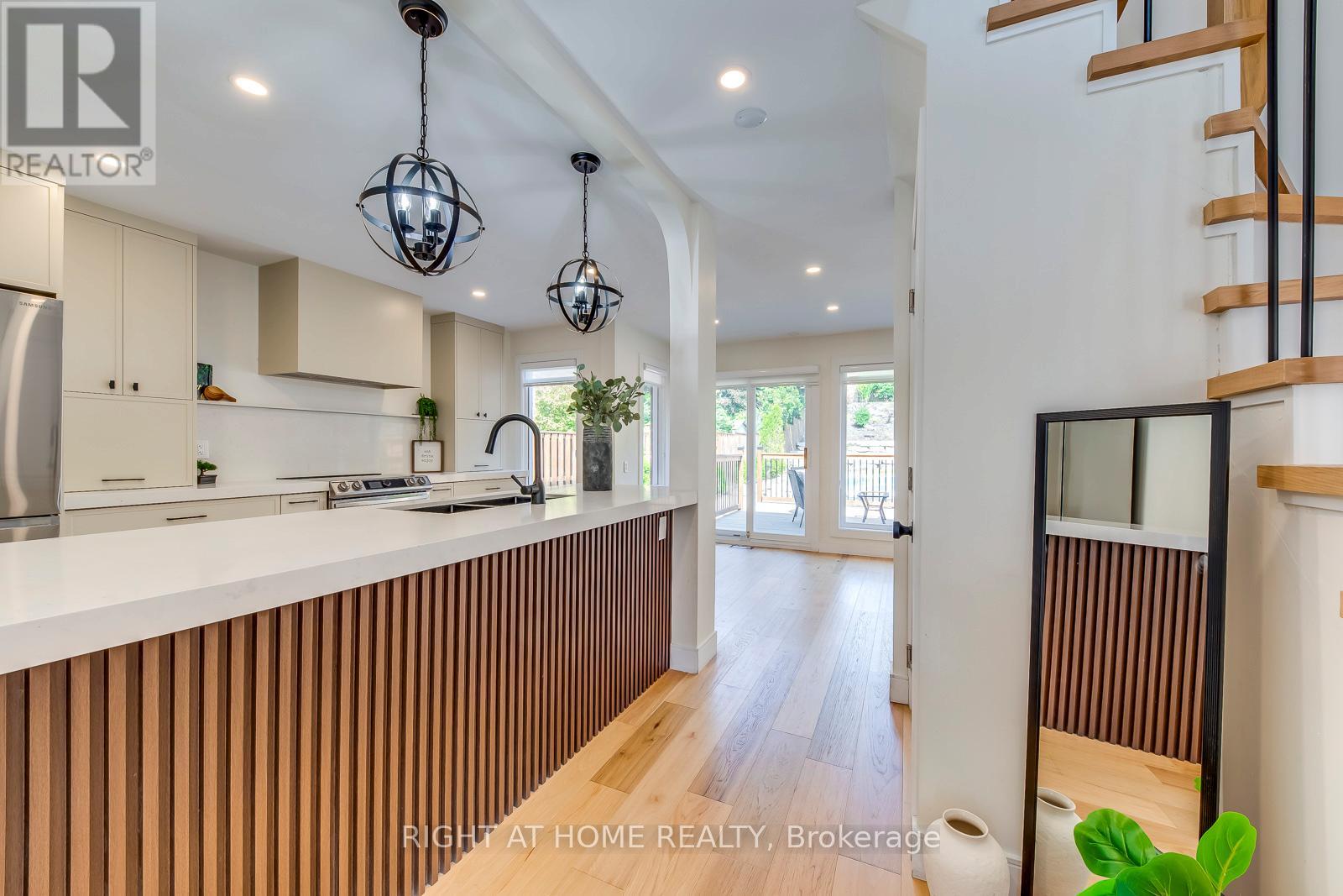 4230 Credit Pointe Drive, Mississauga, Ontario  L5M 3K2 - Photo 9 - W12674406