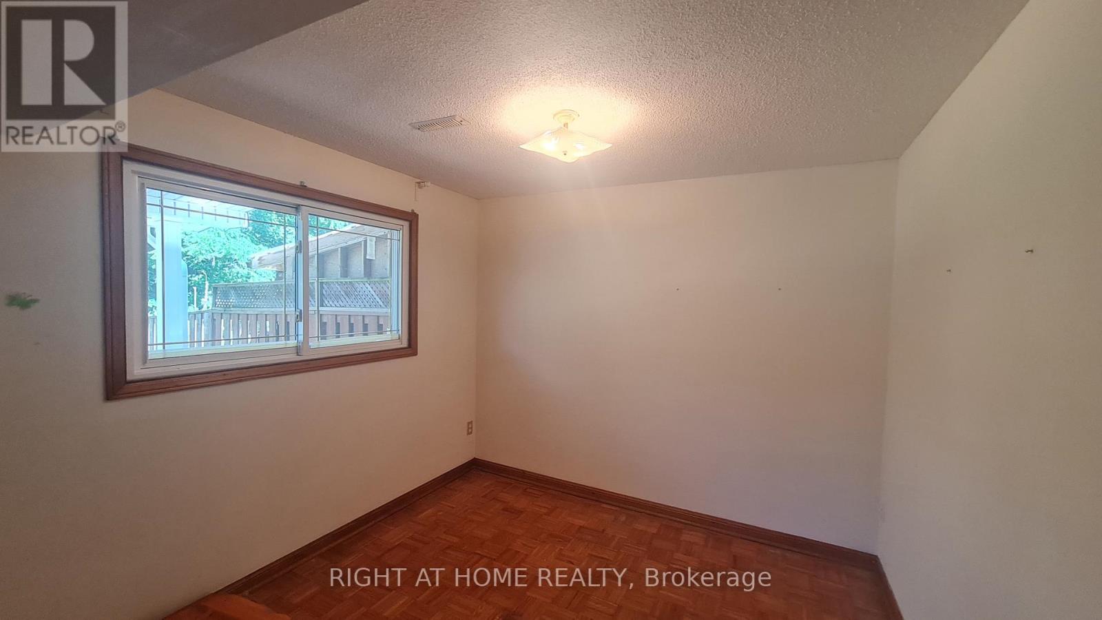 Lower - 86 Antigua Road, Mississauga, Ontario  L5B 2T6 - Photo 10 - W12674422