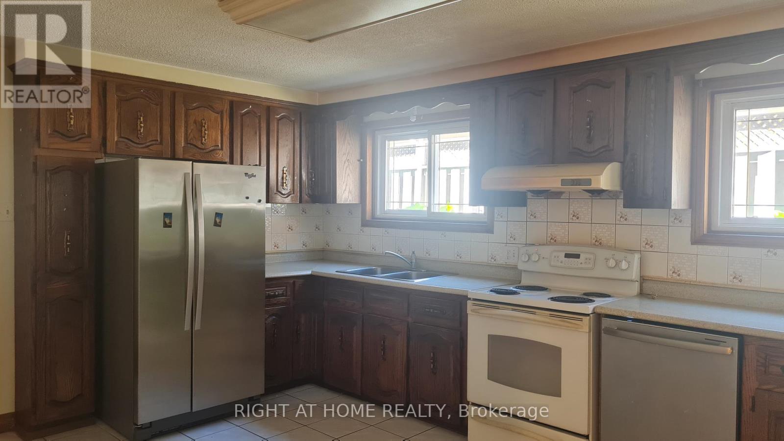 Lower - 86 Antigua Road, Mississauga, Ontario  L5B 2T6 - Photo 4 - W12674422