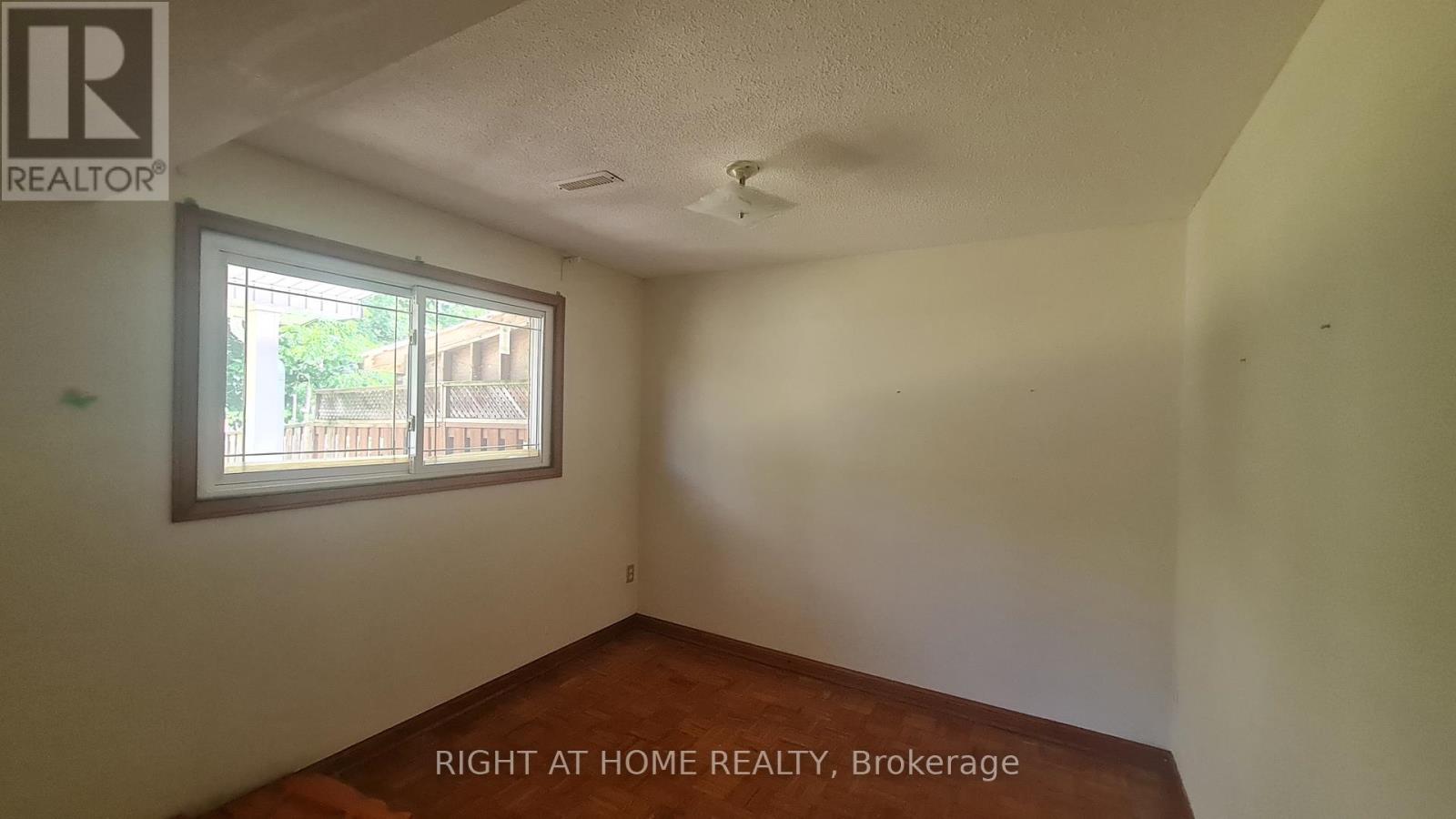 Lower - 86 Antigua Road, Mississauga, Ontario  L5B 2T6 - Photo 9 - W12674422