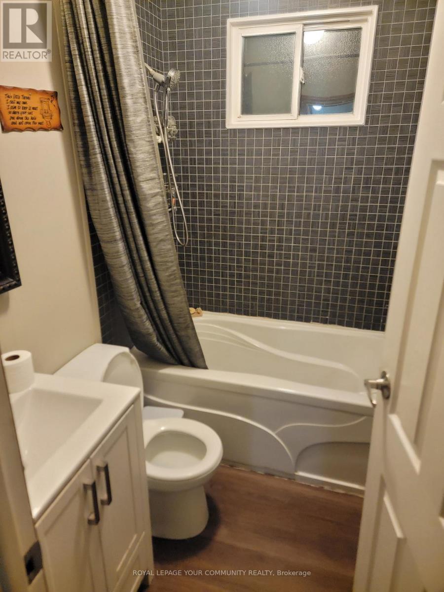 381 The Queensway Street S, Georgina, Ontario  L4P 2C4 - Photo 4 - N12645796