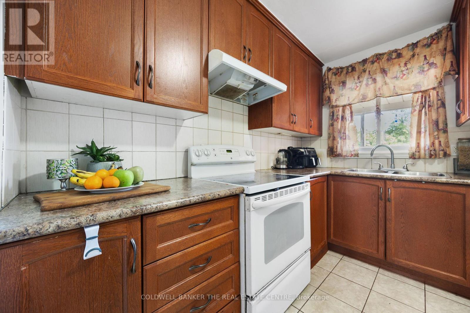 23 Riviera Drive W, Vaughan, Ontario  L4K 2H9 - Photo 6 - N12672422