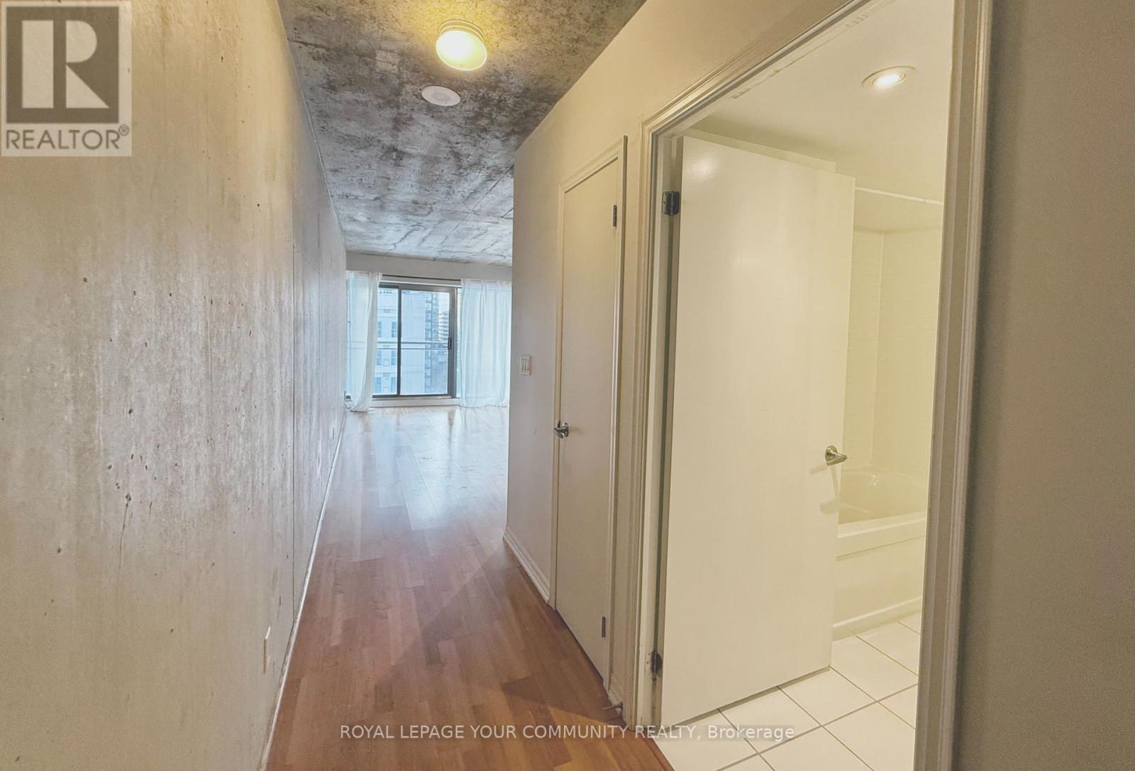 1305 - 22 Wellesley Street, Toronto (Church-Yonge Corridor), Ontario  M4Y 1G3 - Photo 2 - C12674444