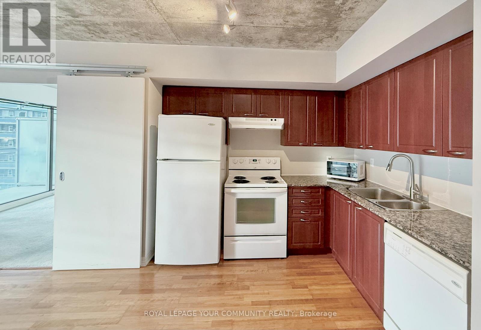 1305 - 22 Wellesley Street, Toronto (Church-Yonge Corridor), Ontario  M4Y 1G3 - Photo 4 - C12674444