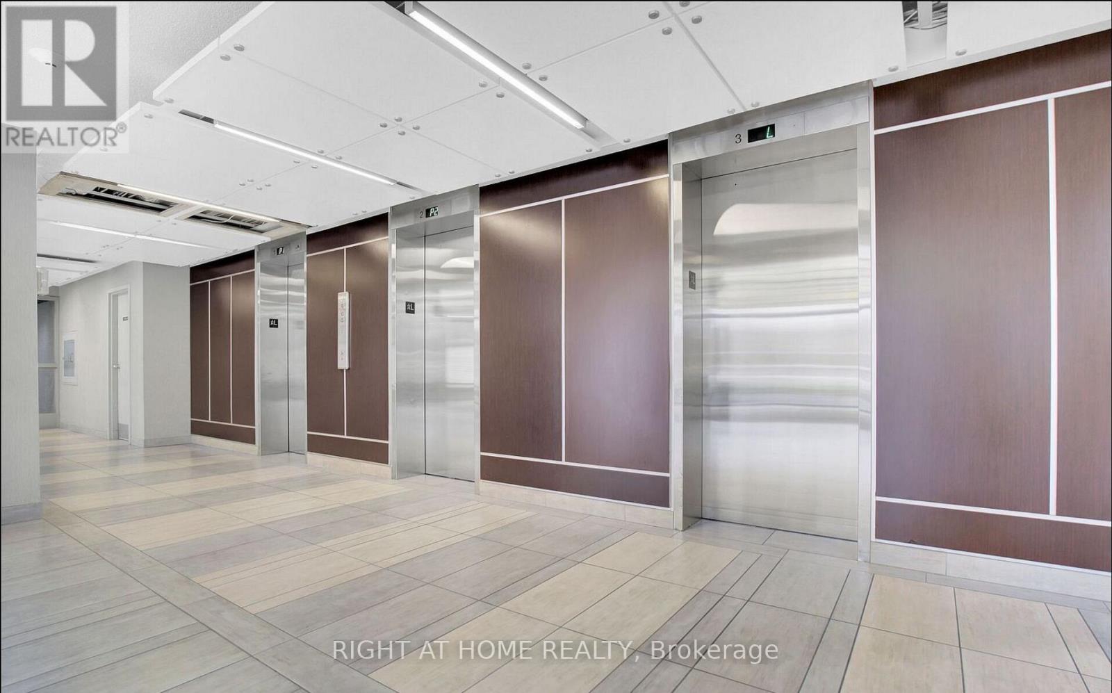 206 - 200 Robert Speck Parkway, Mississauga, Ontario  L4Z 1S3 - Photo 3 - W12674430