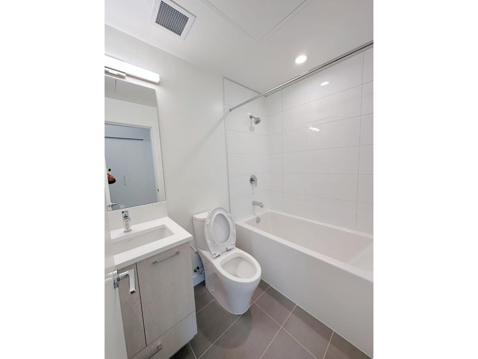 302 10777 138 Street, Surrey, British Columbia  V3T 0T5 - Photo 2 - R3077210