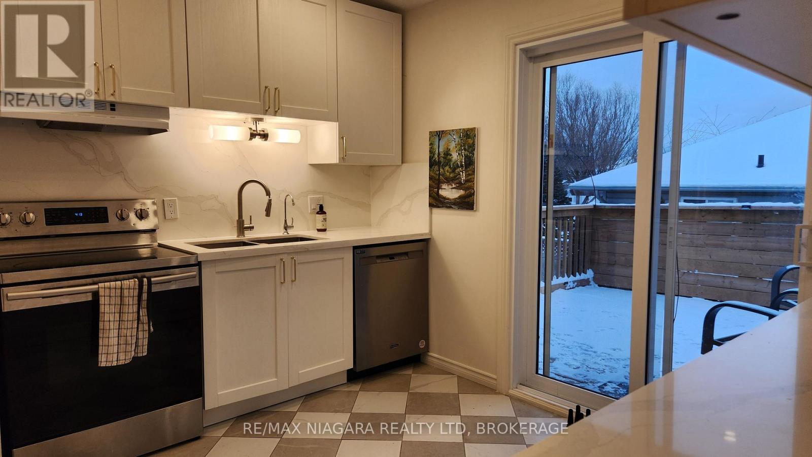 3595 Hill Street, Fort Erie, Ontario  L0S 1S0 - Photo 11 - X12646520