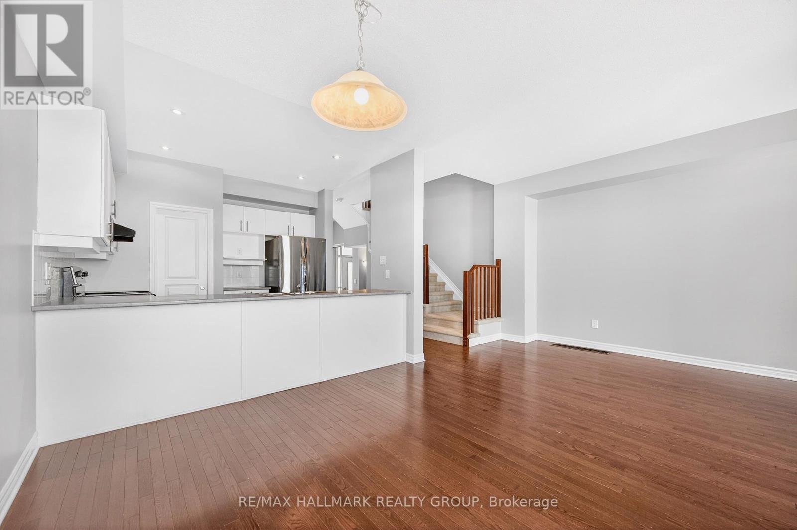 190 Mattingly Way, Ottawa, Ontario  K4M 0C4 - Photo 10 - X12674532