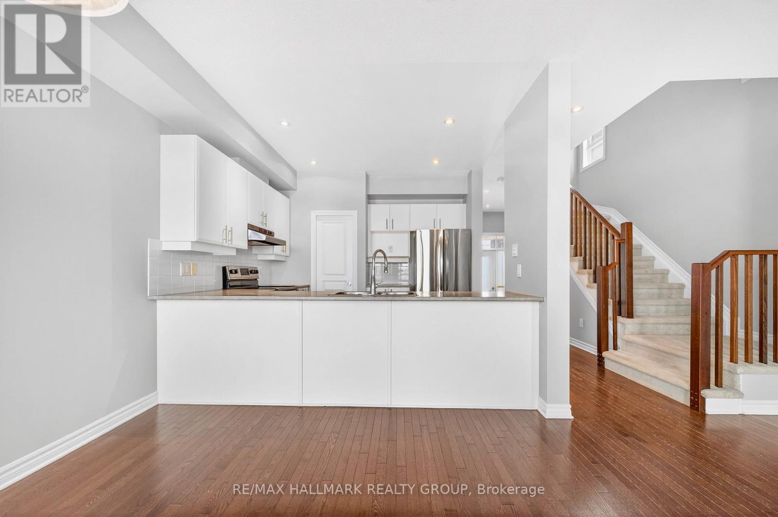 190 Mattingly Way, Ottawa, Ontario  K4M 0C4 - Photo 3 - X12674532