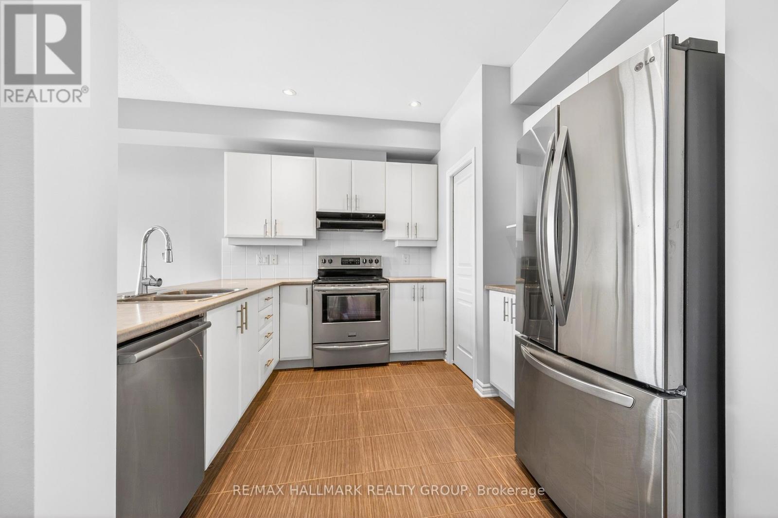 190 Mattingly Way, Ottawa, Ontario  K4M 0C4 - Photo 4 - X12674532