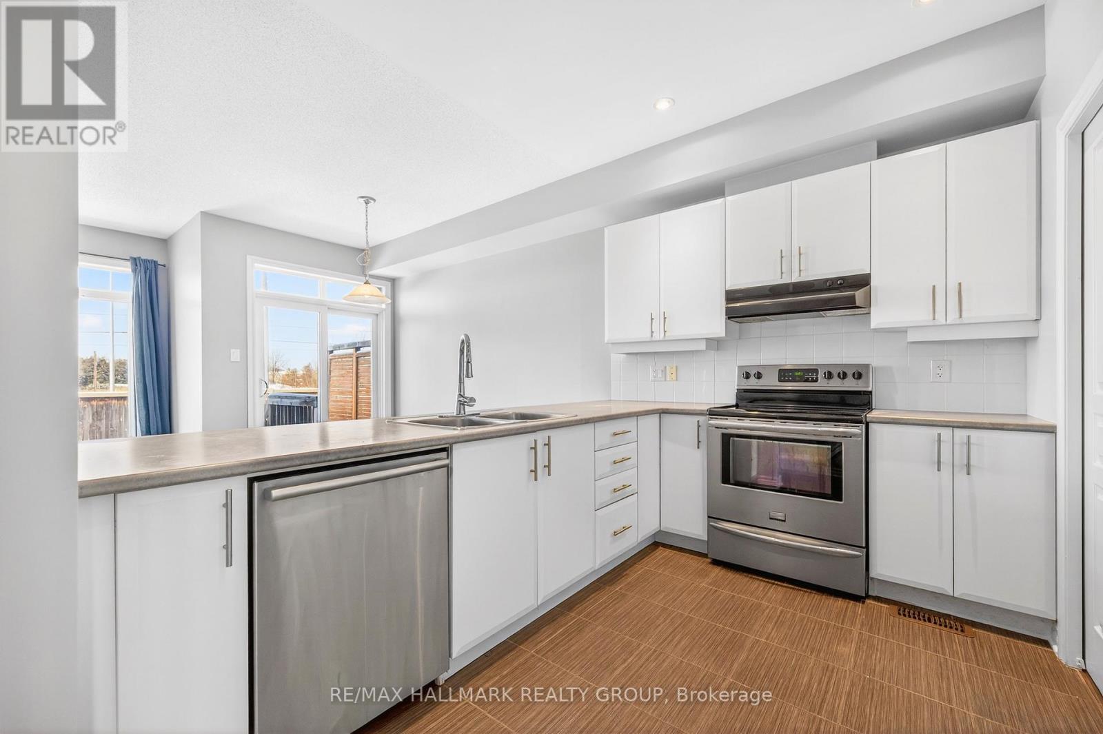 190 Mattingly Way, Ottawa, Ontario  K4M 0C4 - Photo 5 - X12674532