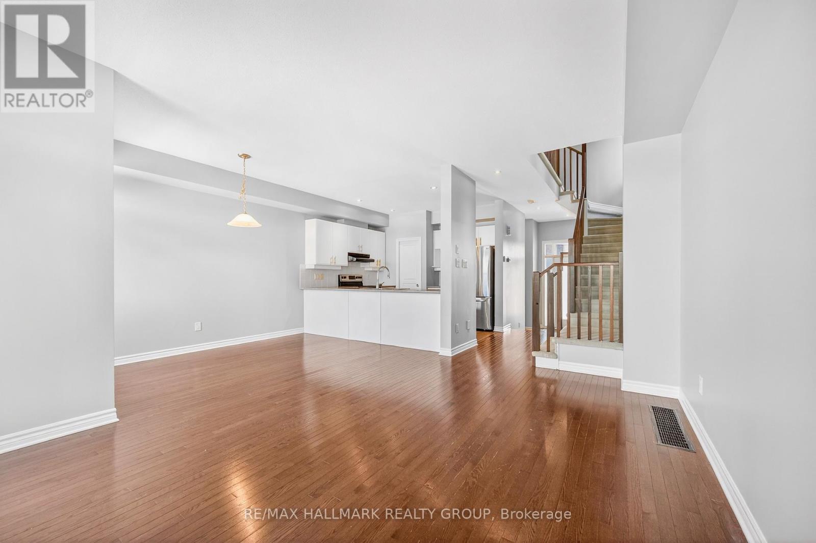 190 Mattingly Way, Ottawa, Ontario  K4M 0C4 - Photo 9 - X12674532