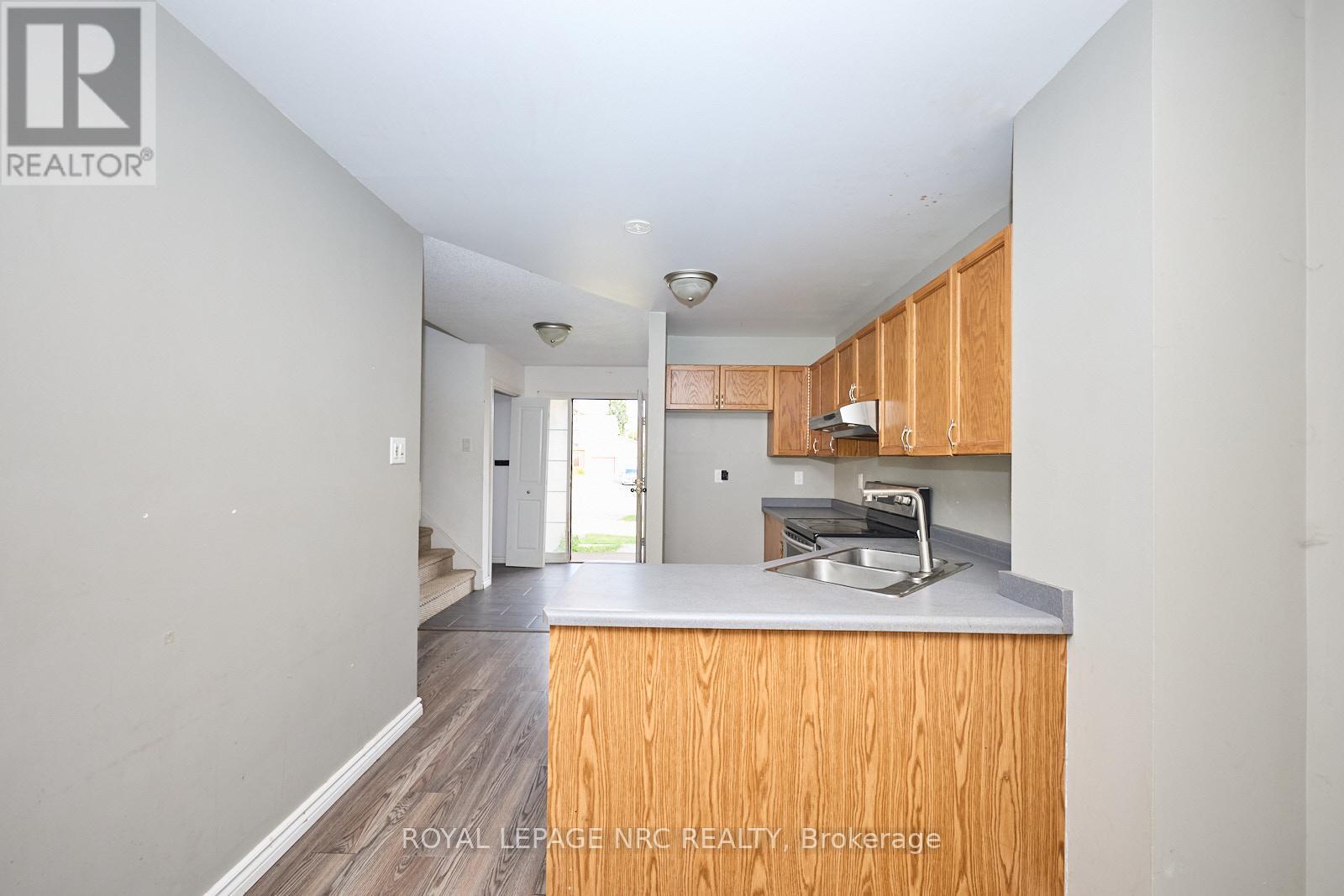 14 Buss Court, Thorold, Ontario  L2V 5B1 - Photo 6 - X12674492