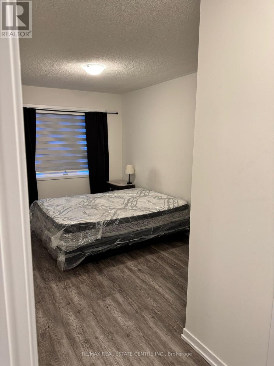 1537 Wheatcroft Drive, Oshawa, Ontario  L1L 0W4 - Photo 3 - E12674530