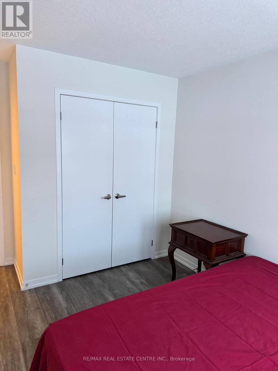 1537 Wheatcroft Drive, Oshawa, Ontario  L1L 0W4 - Photo 4 - E12674530