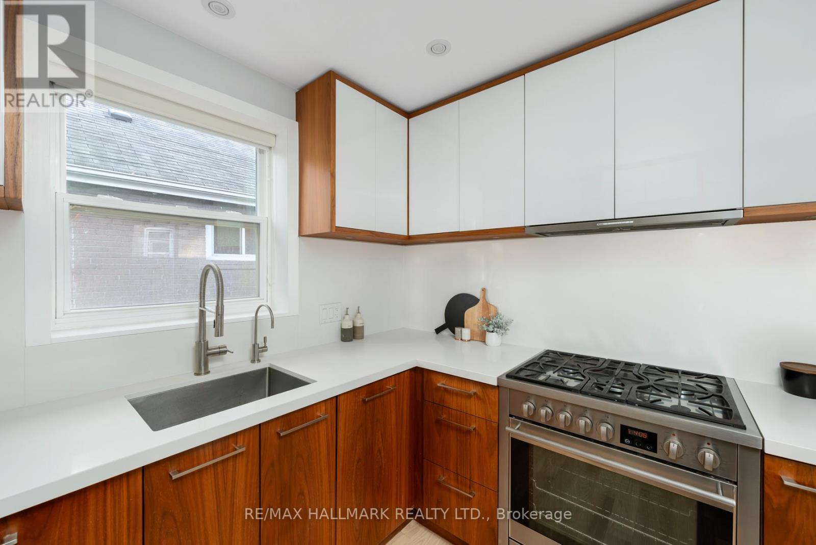 26 Hutton Avenue, Toronto (East York), Ontario  M4C 3L3 - Photo 15 - E12674548